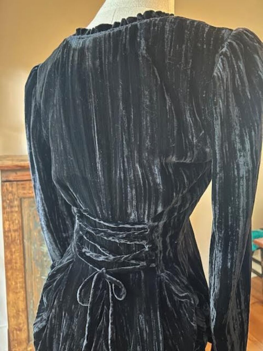 Vintage Y2K Betsey Johnson Black Crushed Velvet Bustle Top - Picture 5 of 12